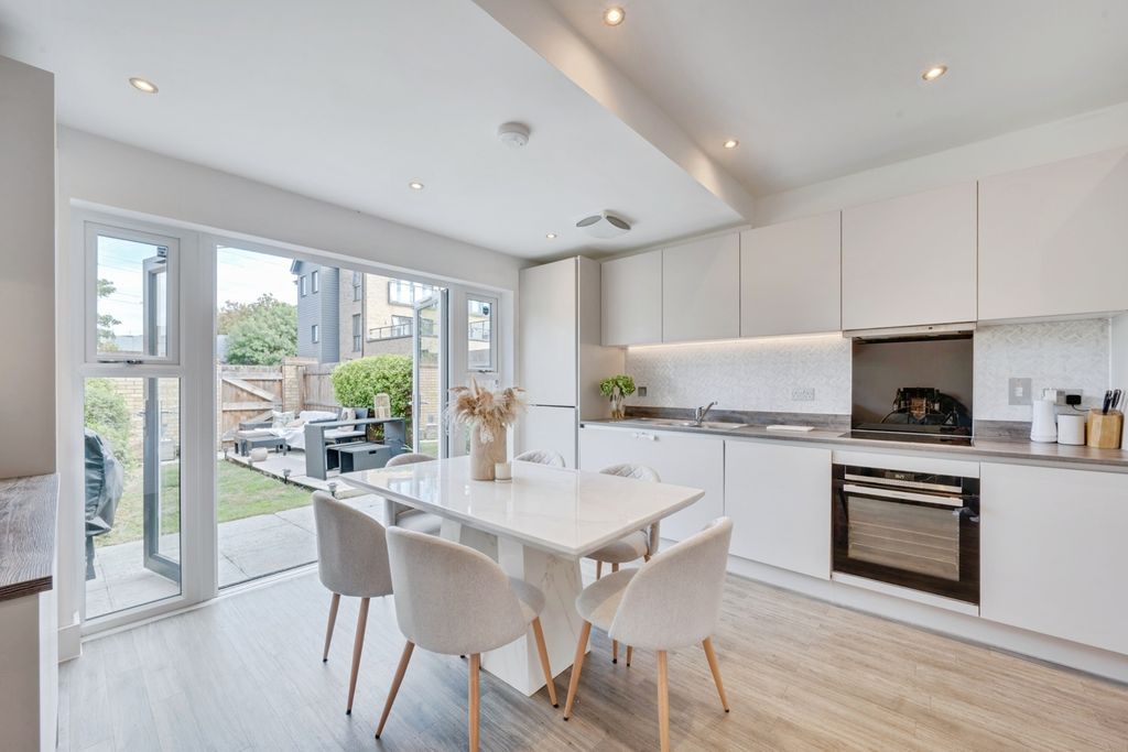 Property photo 3 of 21 Pbox-Img.Jpg