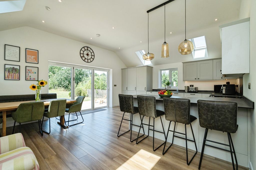 Property photo 1 of 26 Kitchen / Diner