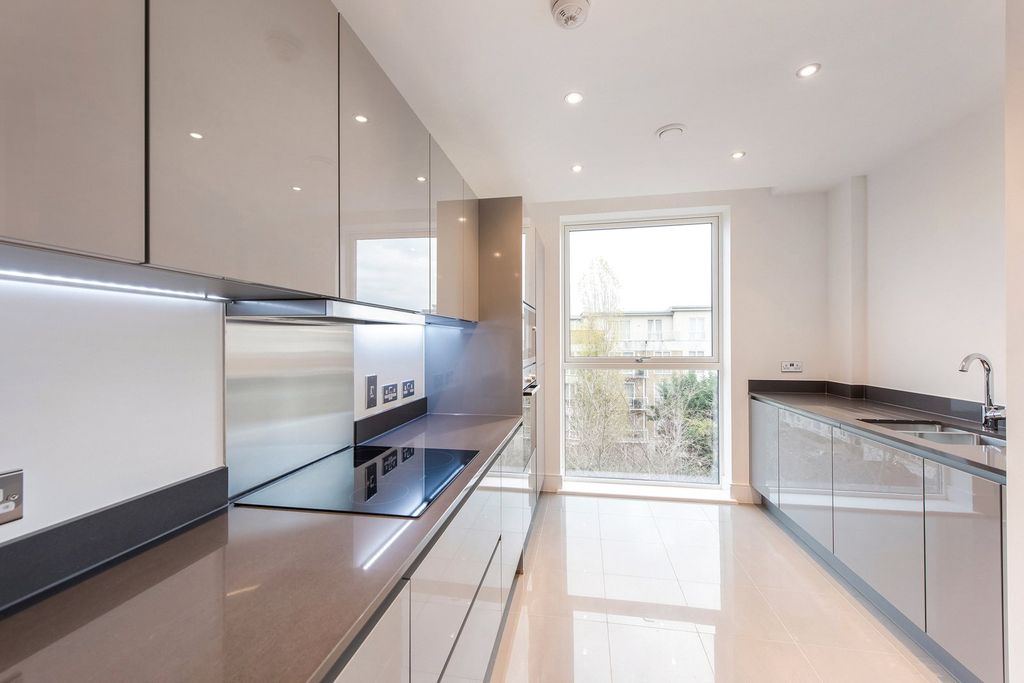 Property photo 3 of 12 Verdant House