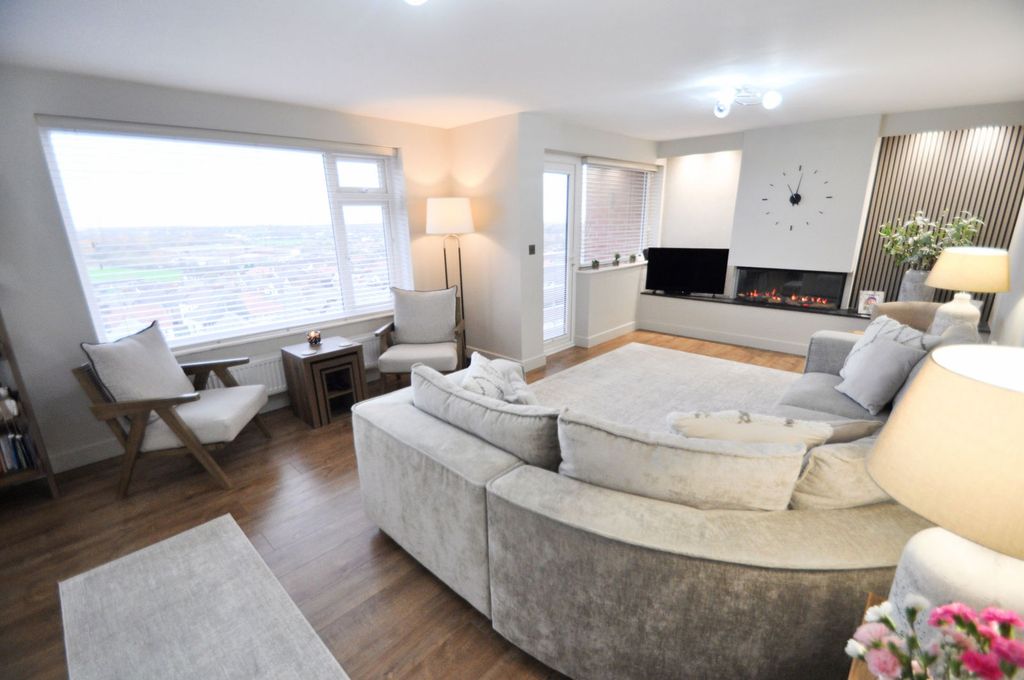 Property photo 3 of 46