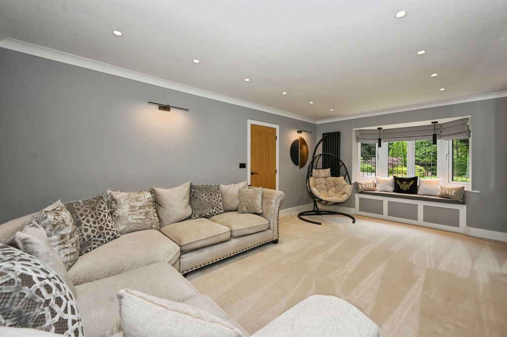 Property photo 3 of 16 Living Room