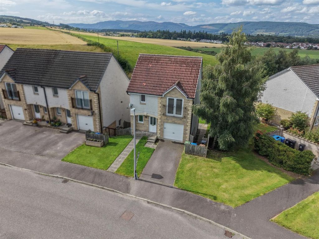Property photo 2 of 34