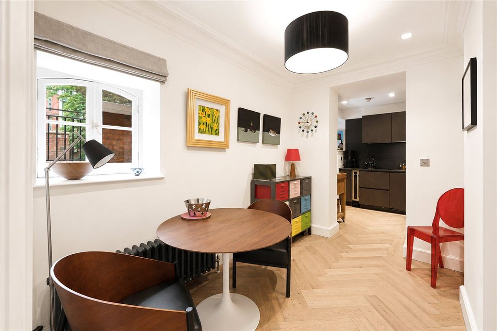 Property photo 3 of 11 Dining