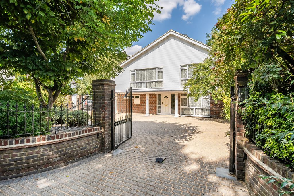 Property photo 1 of 24 External