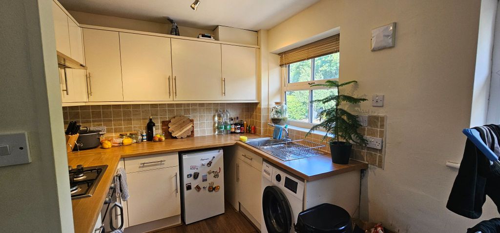 Property photo 2 of 11 Kitchen