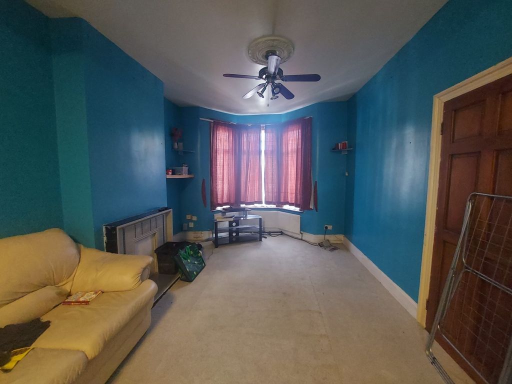 Property photo 3 of 9 Gallery