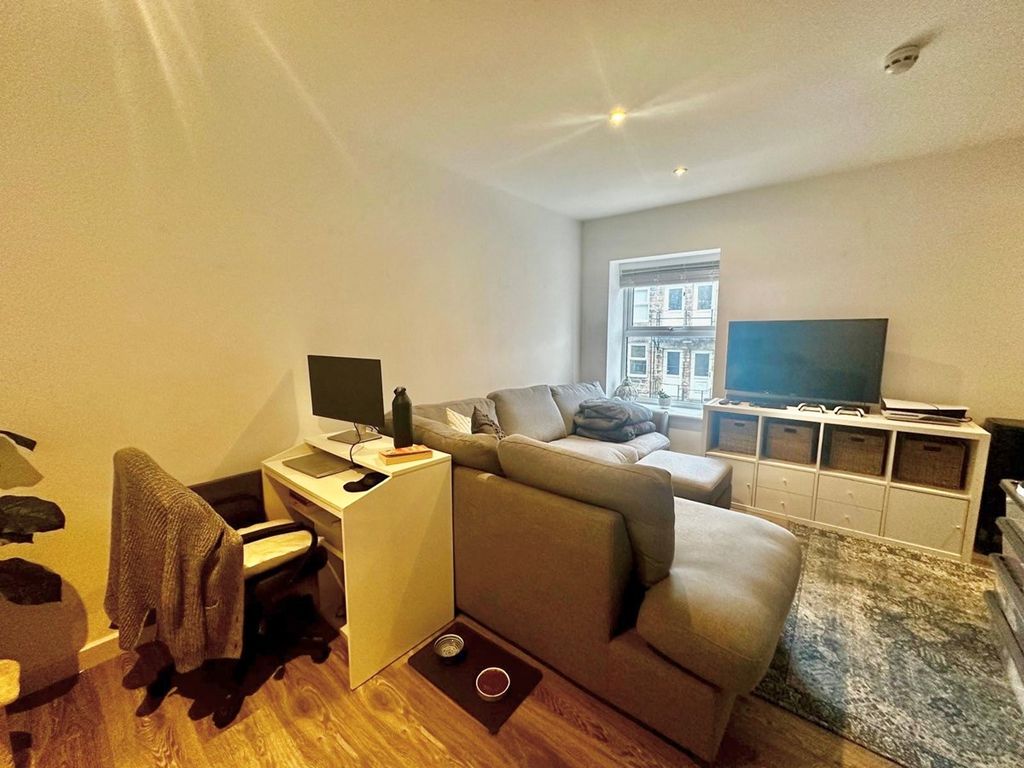 Property photo 2 of 7 Living Room