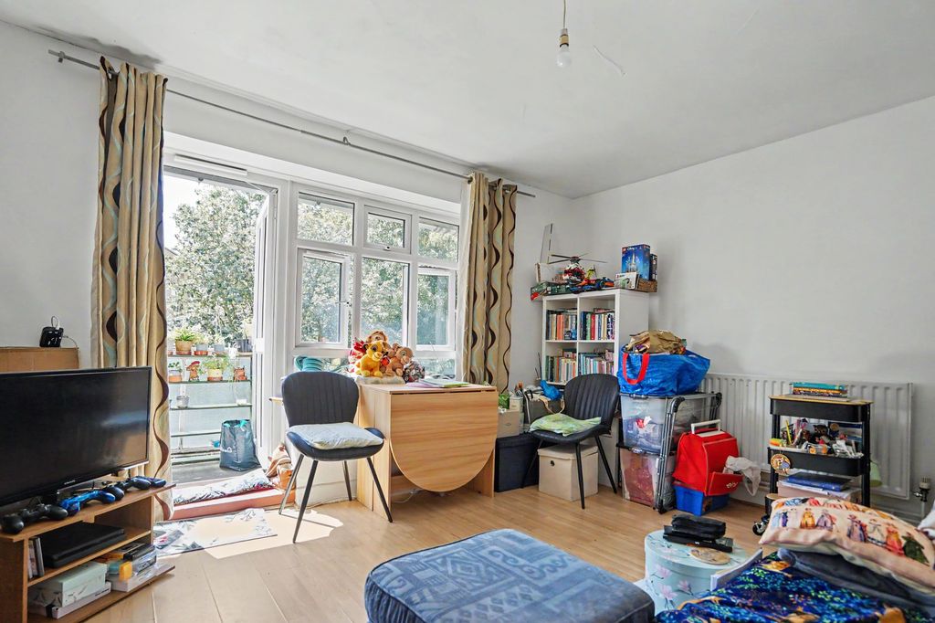 Property photo 2 of 26