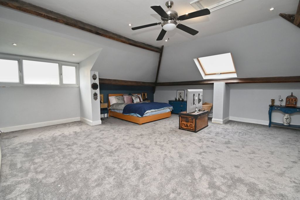 Property photo 3 of 41