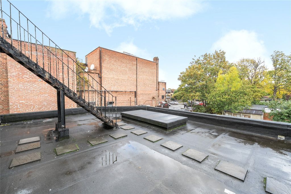 Property photo 2 of 8 Picture No. 13