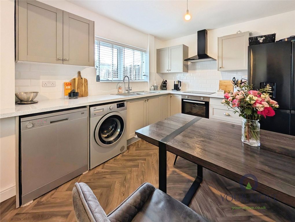 Property photo 2 of 19 Kitchen / Diner