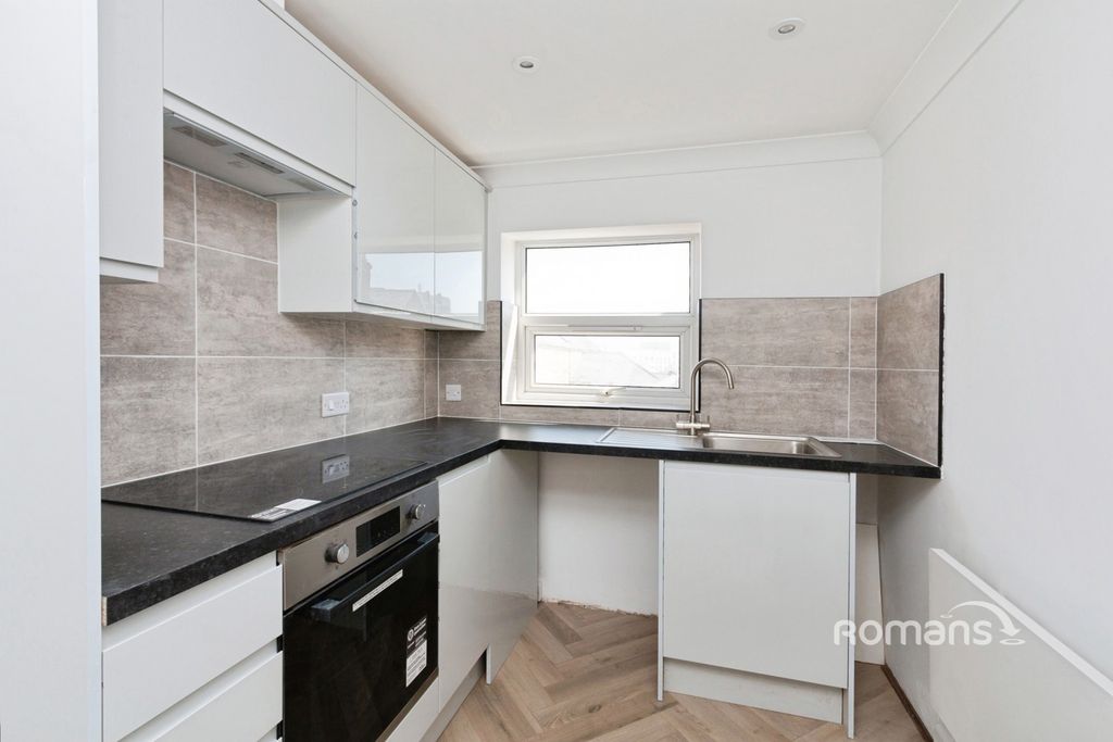 Property photo 3 of 11 Pbox-Img.Jpg