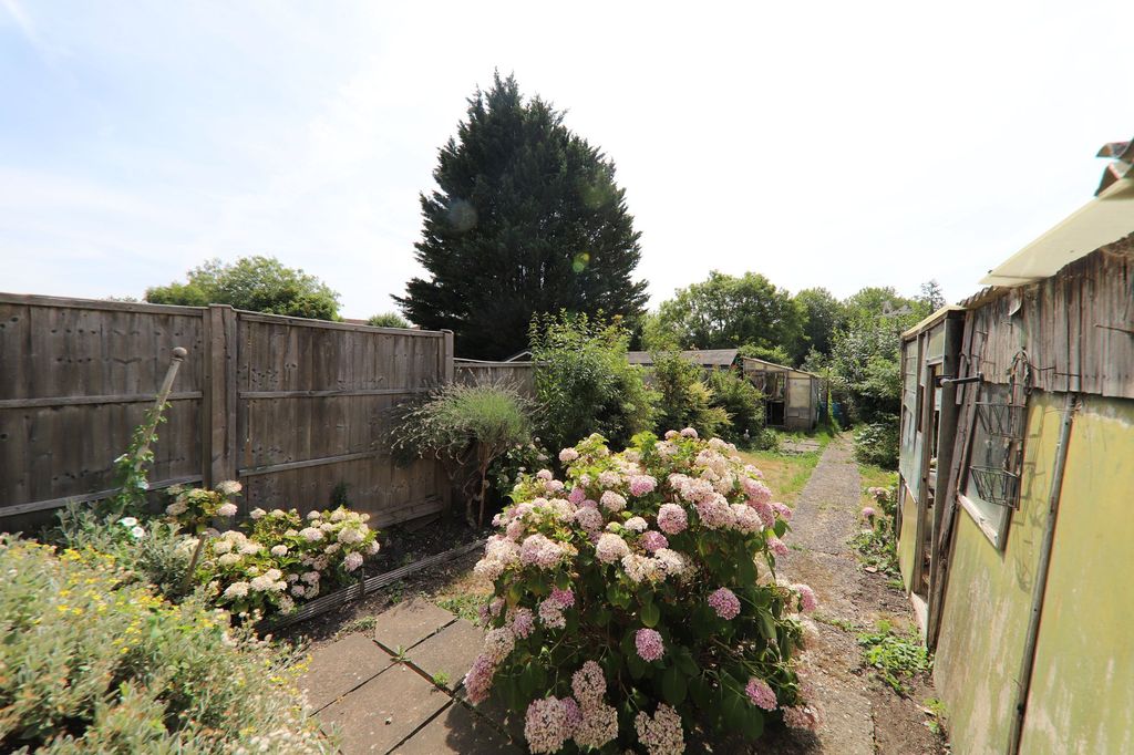 Property photo 2 of 15 Garden