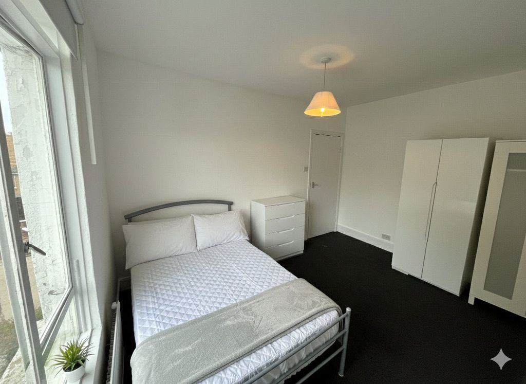 Property photo 3 of 7 Picture No. 12