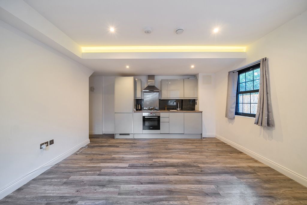 Property photo 3 of 17 1407931-2-6983276...