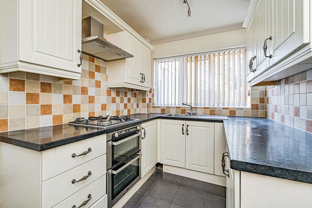 Property photo 2 of 14