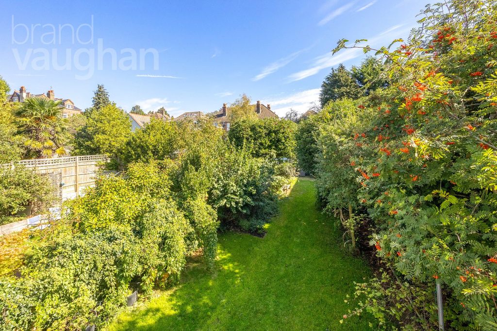 Property photo 2 of 49 Picture No. 30