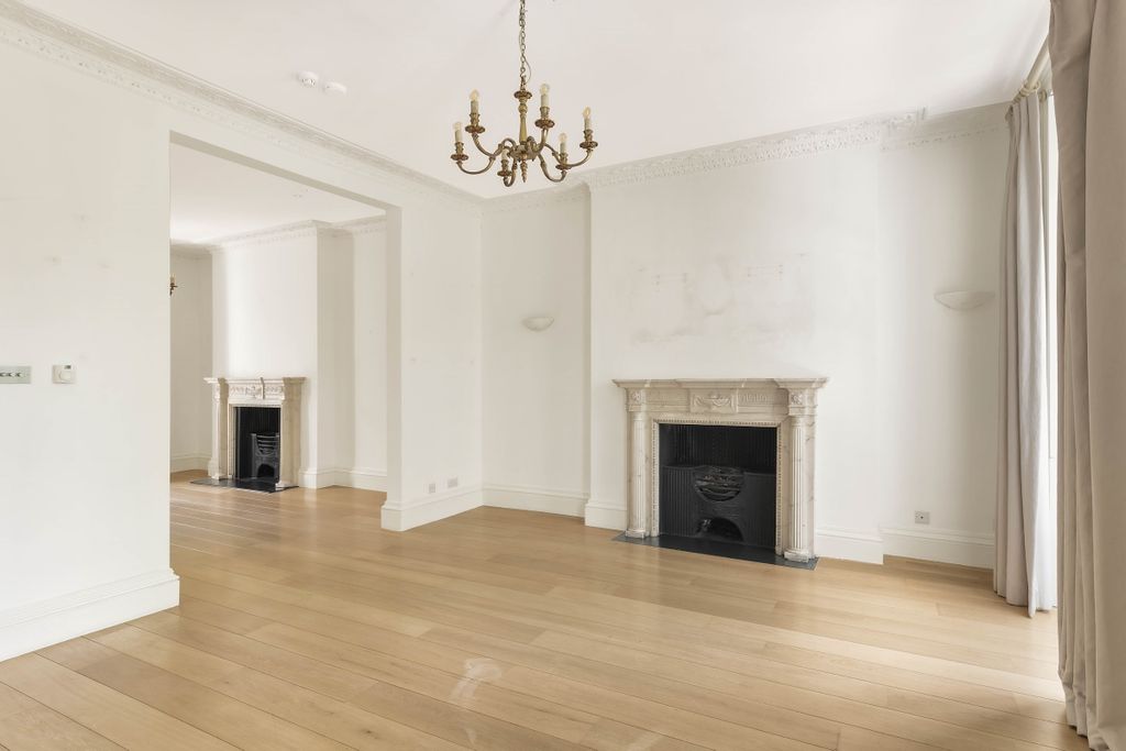 Property photo 3 of 16 Brompton Square