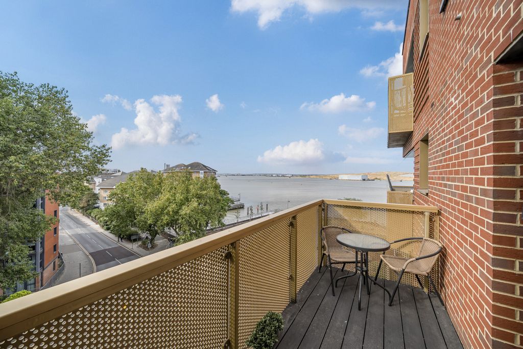 Property photo 2 of 22 Balcony