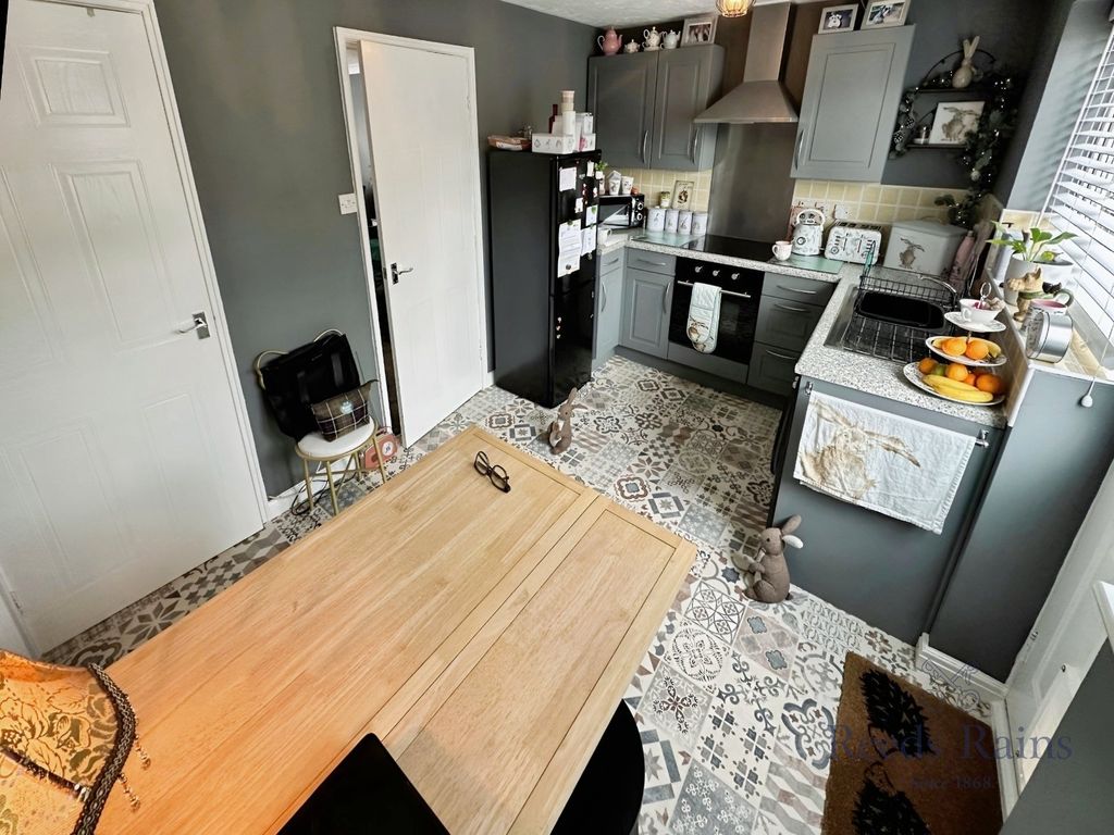 Property photo 3 of 12 Dining Kitchen