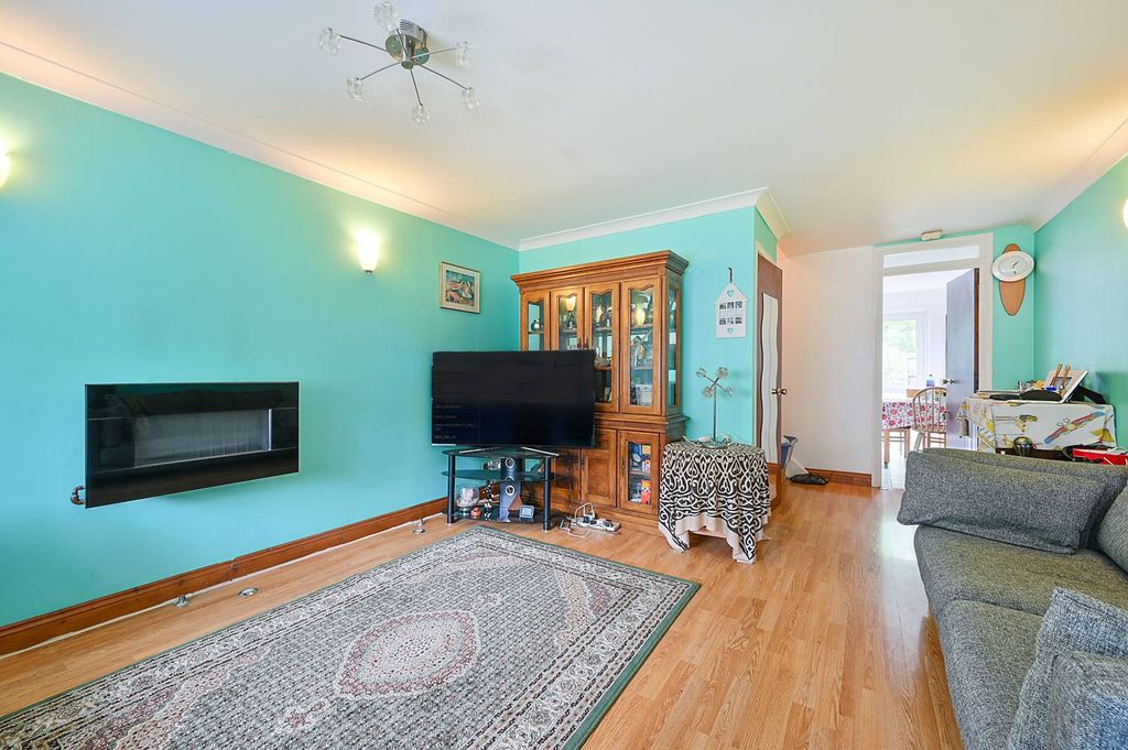Property photo 3 of 11