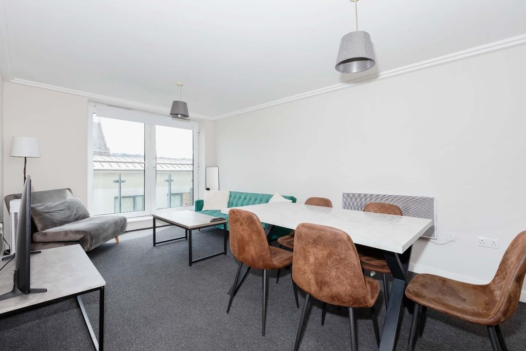 Property photo 3 of 15 Horstead Crt_6.Jpg