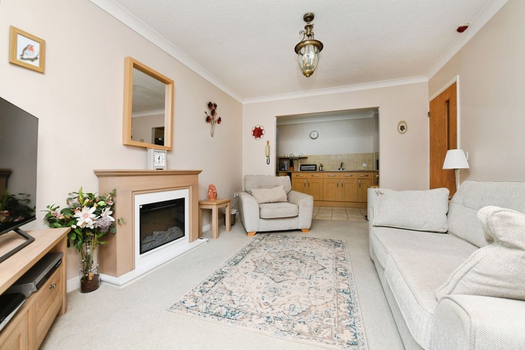 Property photo 3 of 17 Interior