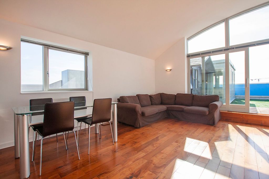 Property photo 2 of 19