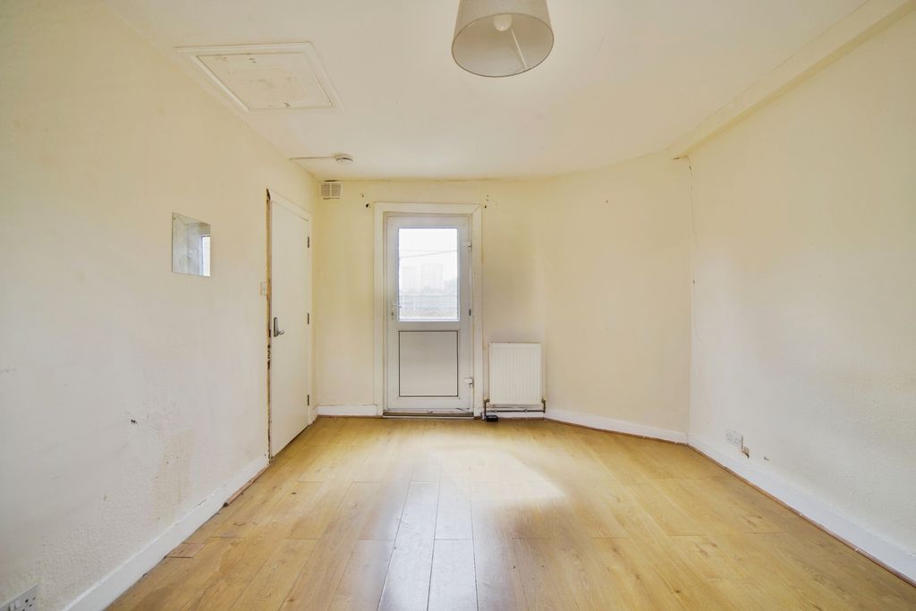 Property photo 2 of 17 Photo