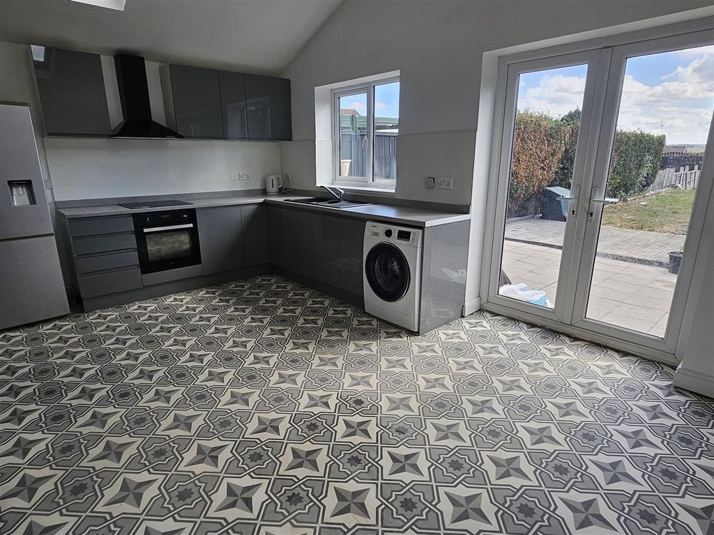 Property photo 1 of 16 Dining Kitchen