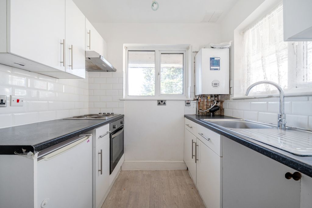 Property photo 3 of 18 Kitchen