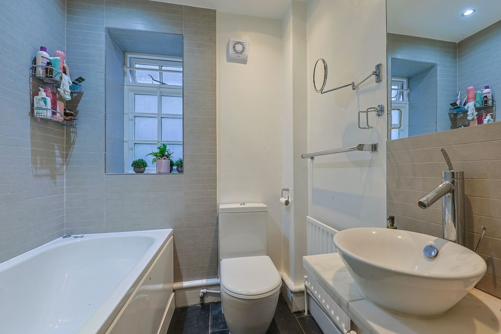 Property photo 3 of 7 Bathroom