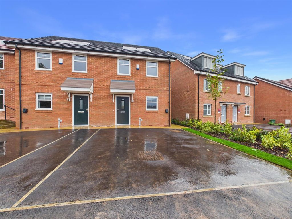 Property photo 1 of 10 External