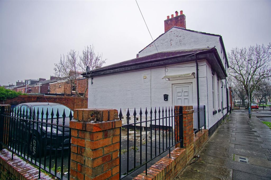 Property photo 1 of 5 Exterior - Front