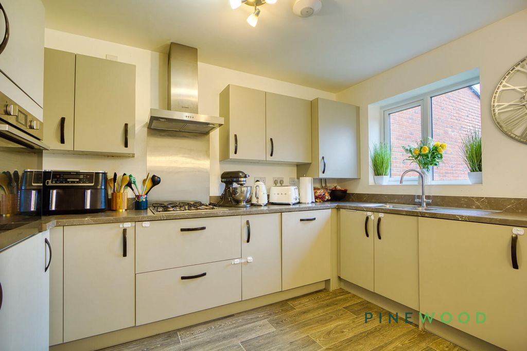 Property photo 3 of 31 Kitchen / Dining Room