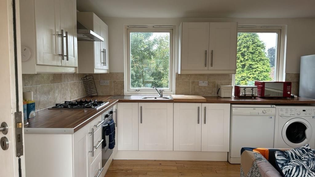 Property photo 2 of 10 Kitchen