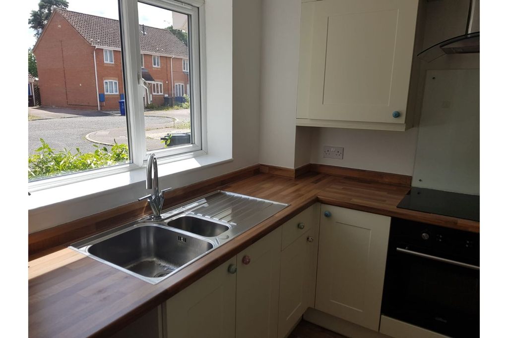 Property photo 2 of 12 Kitchen