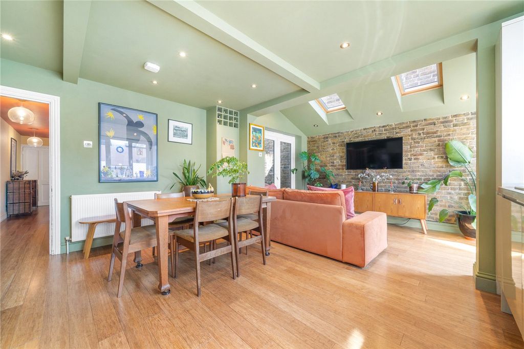 Property photo 1 of 14 Diner