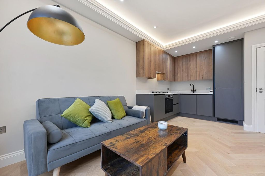 Property photo 2 of 10 Rea - Flat 4, 4 Lynton Road - Receptionb1 (1).Jpg