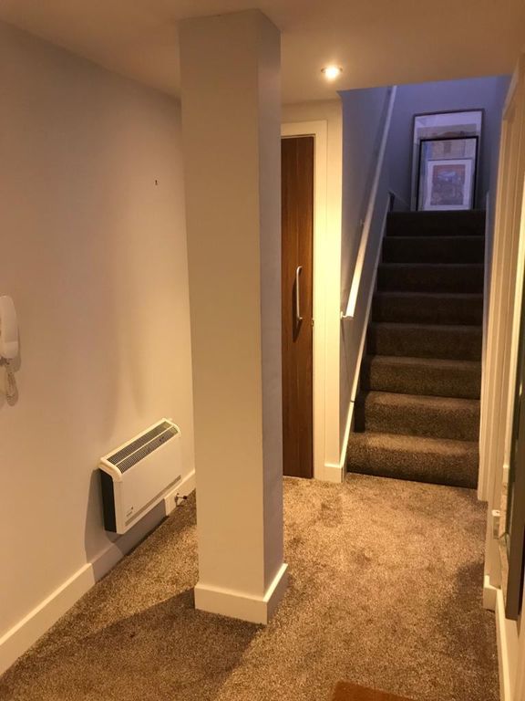 Property photo 2 of 11 Hallway (2).Jpg