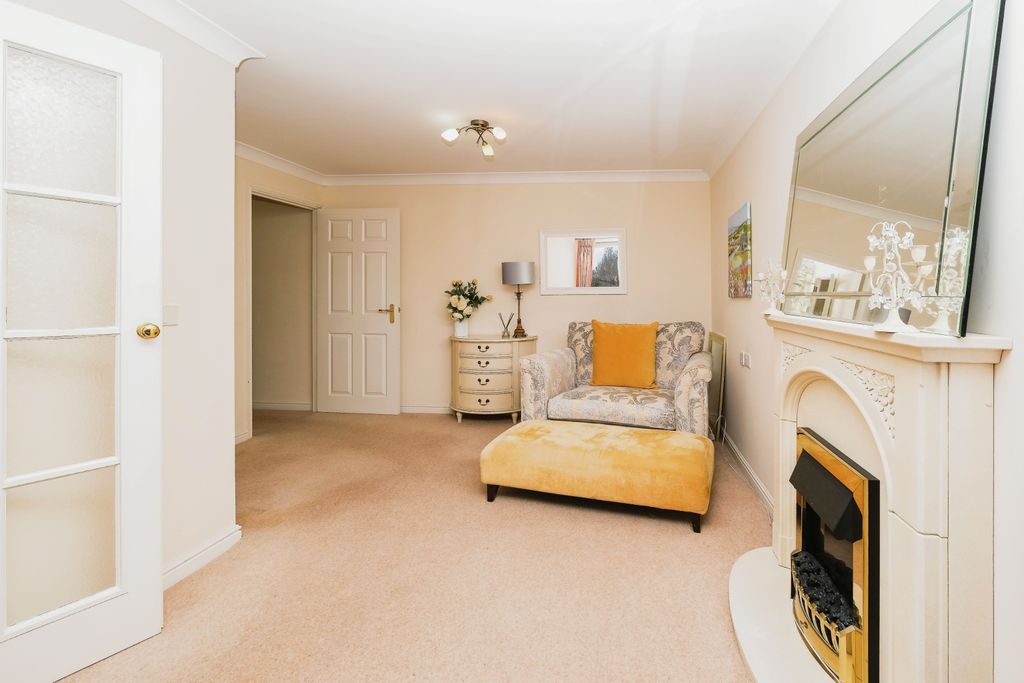 Property photo 3 of 10 Living Room