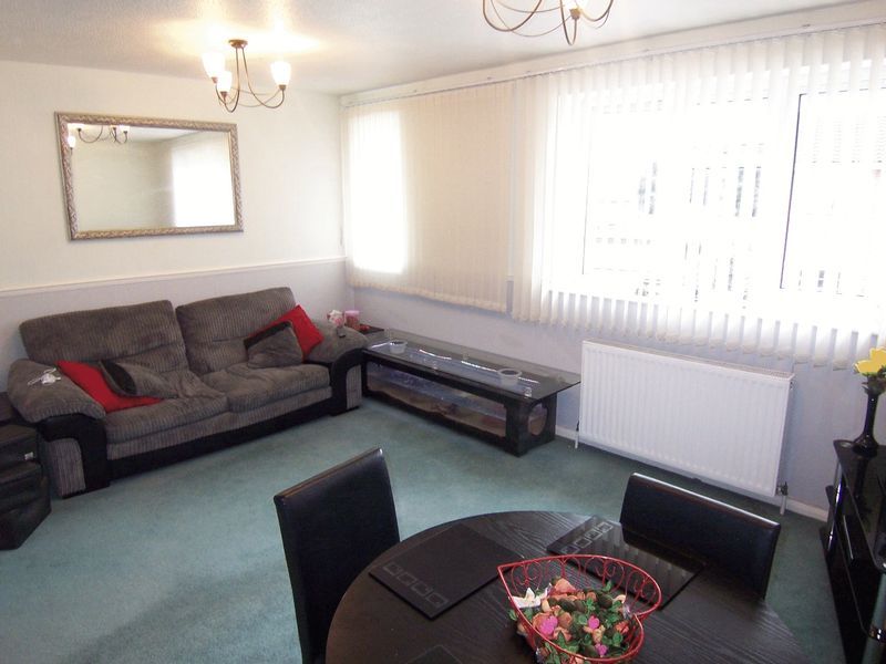 Property photo 3 of 5 Lounge