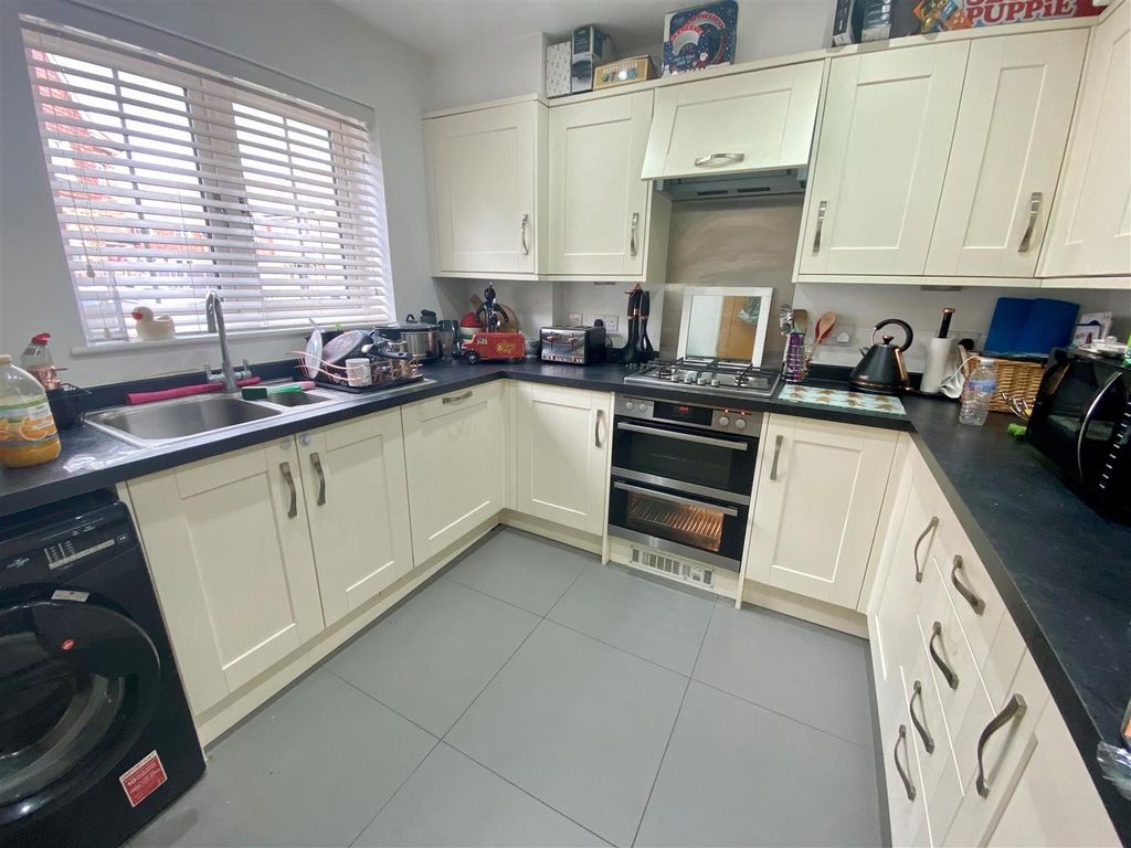 Property photo 2 of 10 23Woodkit.Jpg