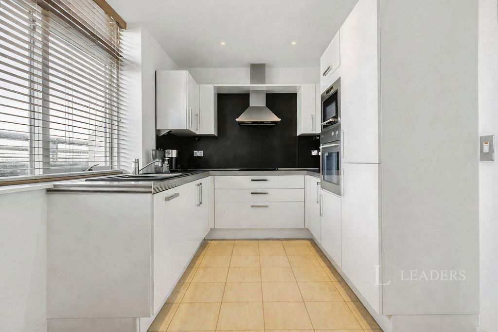 Property photo 3 of 17 Pbox-Img.Png