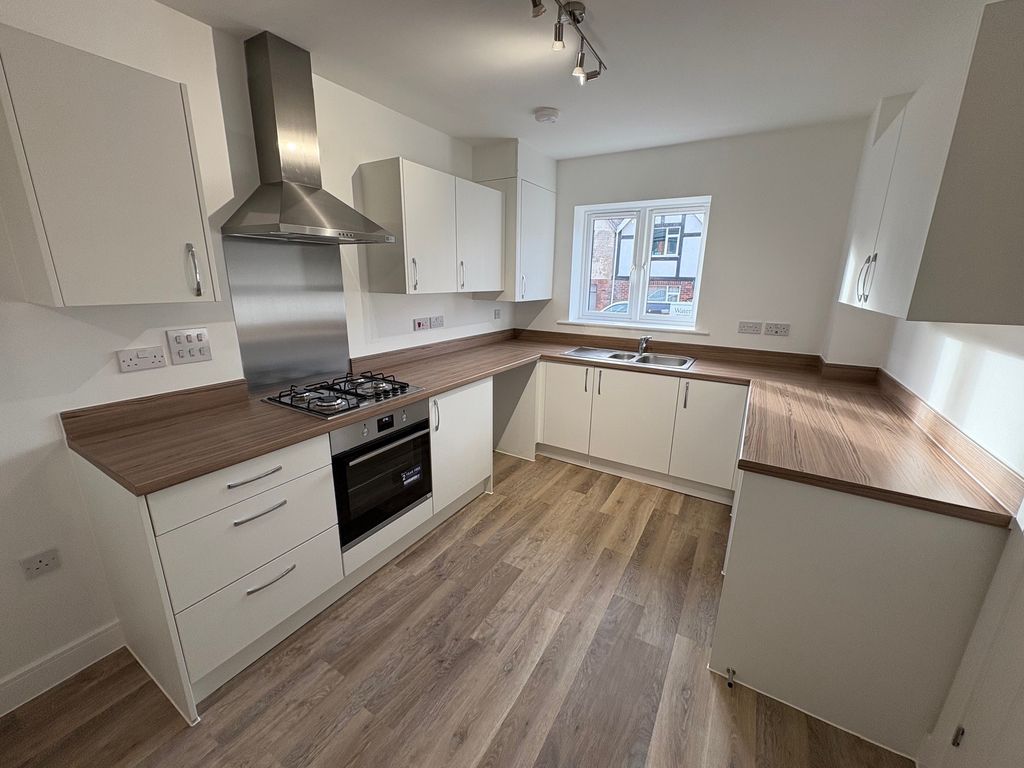 Property photo 2 of 14 Image