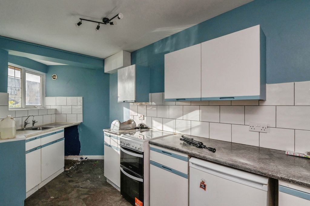 Property photo 3 of 9 Photo