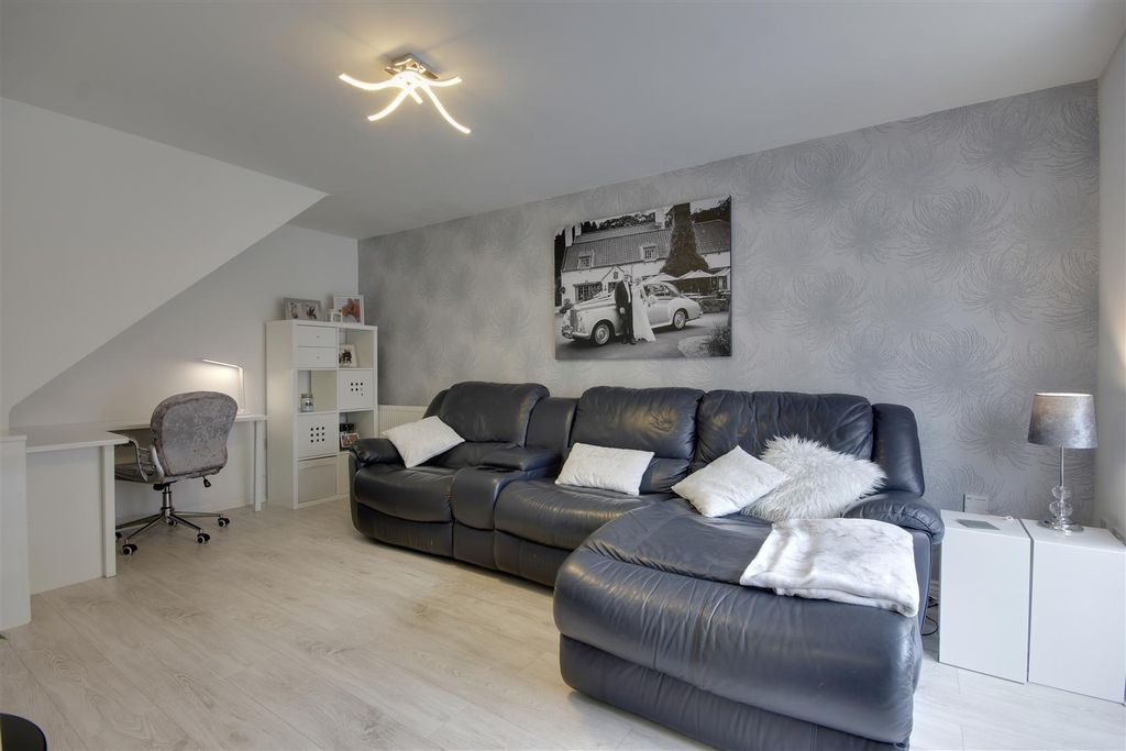 Property photo 2 of 22 Lounge