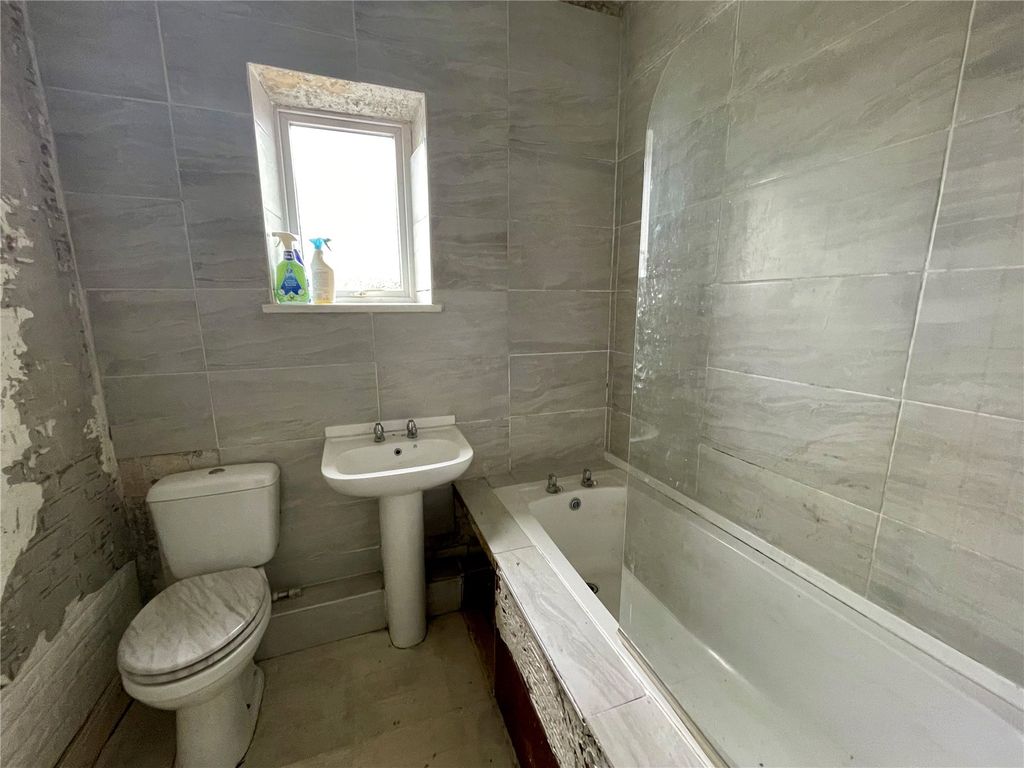 Property photo 2 of 3 Picture No. 77