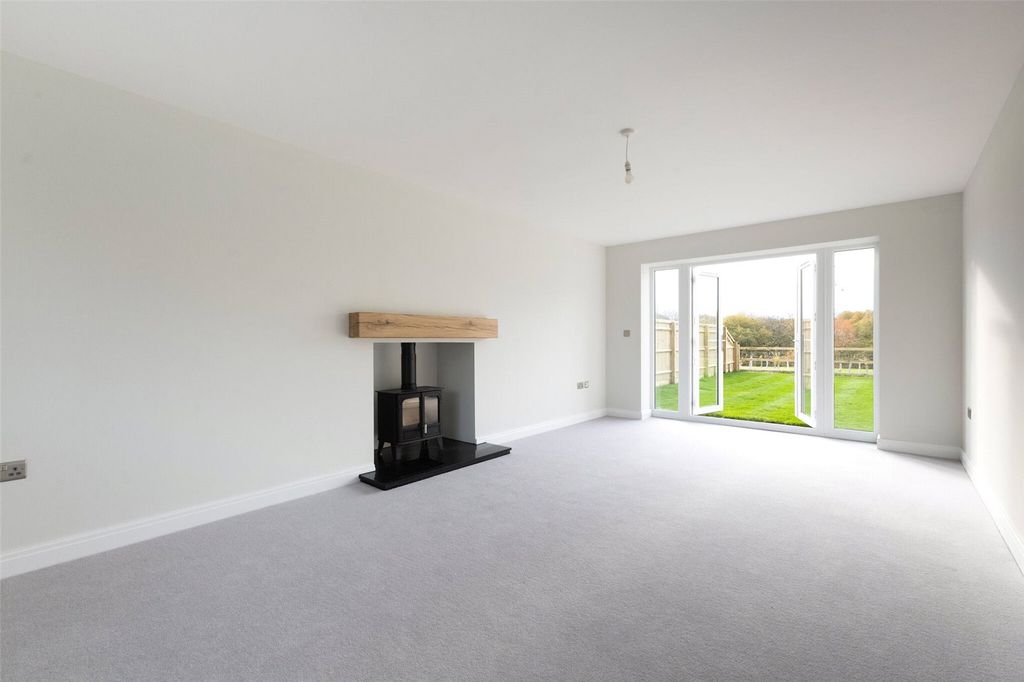 Property photo 3 of 13 Picture No. 02