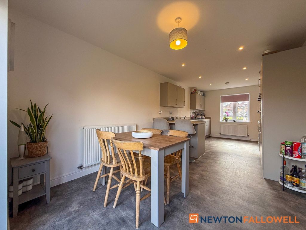 Property photo 2 of 22 Dining Kitchen